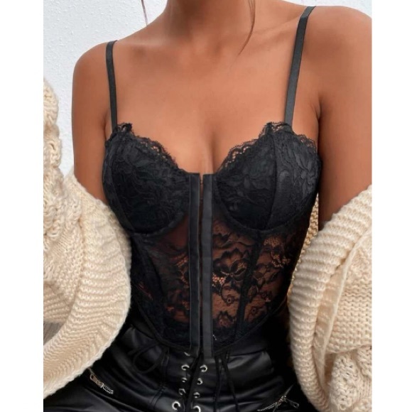 Boho black lace corset crop top - Picture 5 of 6